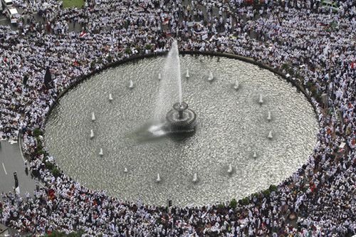 中国侨网2日，印尼民族纪念碑广场举行“和平集会”