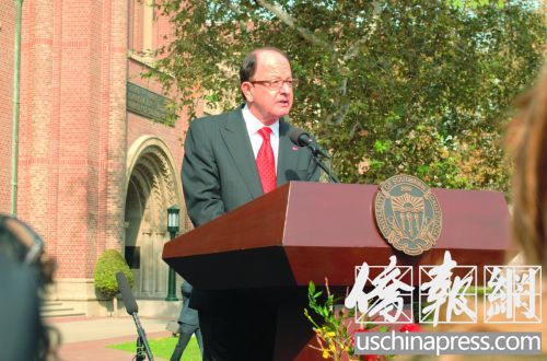 中国侨网南加大校长麦克斯对曾晓峰教授的意外离去深感悲痛。(美国《侨报》/章宁 摄)