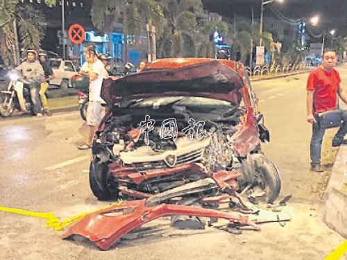 中国侨网轿车疑闯红灯，酿成致命车祸。（马来西亚《中国报》）