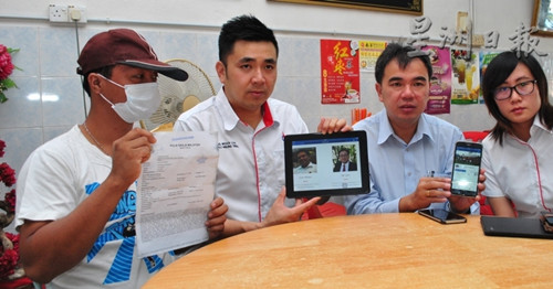 中国侨网丁先生(左起)在方美铼、孙意志和王育璇陪同下,讲述被骗的过程。(马来西亚《星洲日报》)