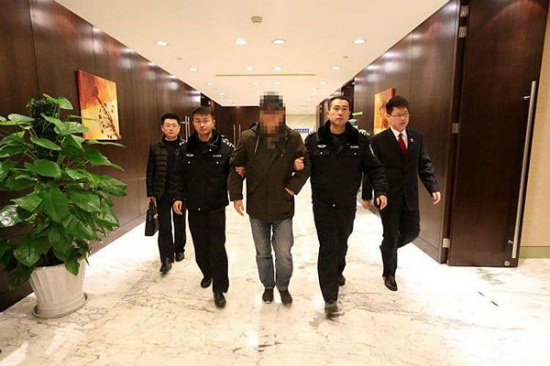 中国侨网图说:上海“天网”行动追逃对象张军被成功劝返回国 上海市检察院供图