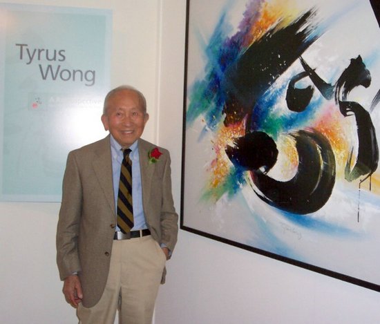 中国侨网2003年12月，时年93岁的黄齐耀出席华美博物馆黄齐耀艺术展开幕式。(美国《世界日报》档案照)