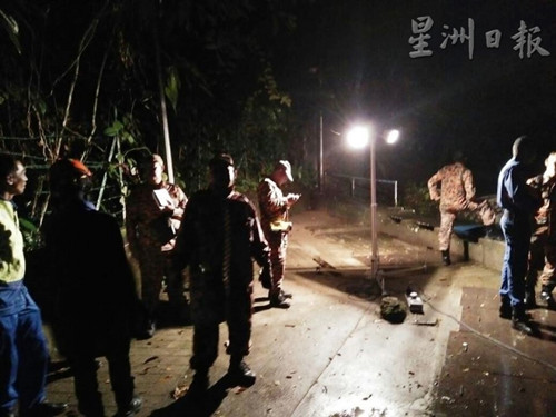 中国侨网两名华裔男子在结束森林徒行活动后,在下山途中失踪,所幸被拯救人员在凌晨时分寻获。(马来西亚《星洲日报》)