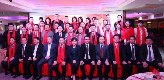 中国侨网旅法侨团代表共祝新年。(法国《欧洲时报》/黄冠杰 摄)