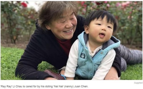 中国侨网本文中的中国奶奶陈娟（音）和自己的孙子Ray。（Stuff图片）
