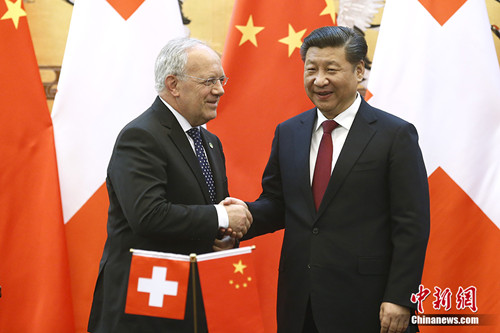 中国侨网资料图:2016年4月8日,习近平与施奈德·阿曼举行会谈。中新社记者 盛佳鹏 摄