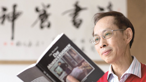 中国侨网作家、翻译家朱文辉。(受访者供图)