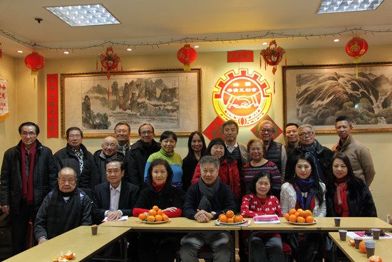 中国侨网出席新闻发布会的各社团代表合影。(法国《欧洲时报》/黄冠杰 摄)