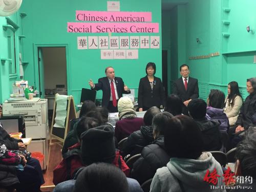 中国侨网布鲁克林华人社区服务中心召开会议,号召华人家长签署请愿信力挺特殊高中入学考试。(美国《侨报》)