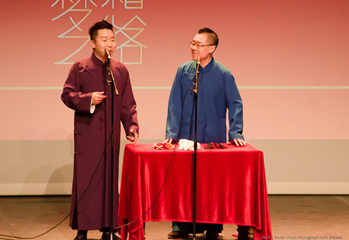 中国侨网相声《三拜花节巷》。(全法学联供图)