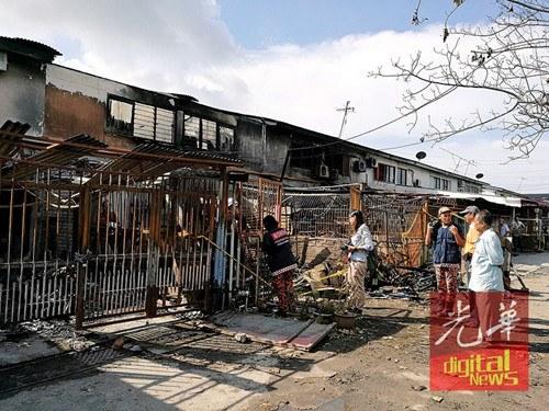 中国侨网日前发生大火的吉打港口斯里博特拉园华人村。(马来西亚《光华日报》)