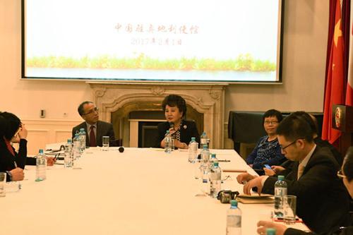 中国侨网裘援平与奥地利侨学界座谈会现场。（法国《欧洲时报》/丁兆琨 摄）