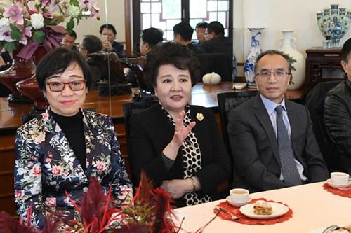 中国侨网裘援平主任与奥地利侨界代表座谈。(法国《欧洲时报》/丁兆琨 摄)