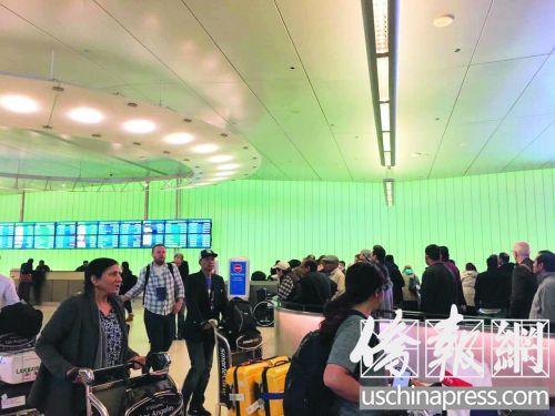 中国侨网春节之前,从中国来美度假过年的客人明显增加。(美国《侨报》/聂达 摄)