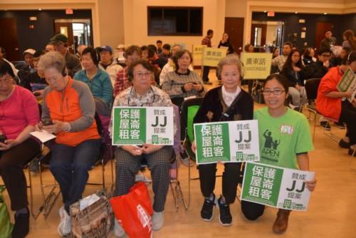 中国侨网奥克兰一些华人支持奥克兰实施JJ提案,限制租金上涨,保护租客不受逼迁。(美国《世界日报》/刘先进 摄)