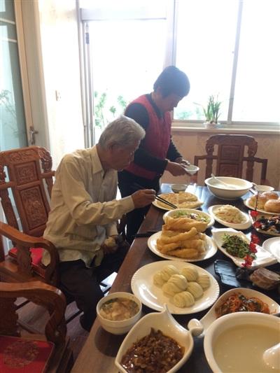 中国侨网花卷、油条、包子、乾县锅盔……这些看似寻常的早餐食物,但在王琪眼中,却是稀缺之物
