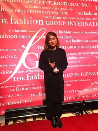 中国侨网Claudia Li获得美国时装界国际新星大奖。（受访者提供）