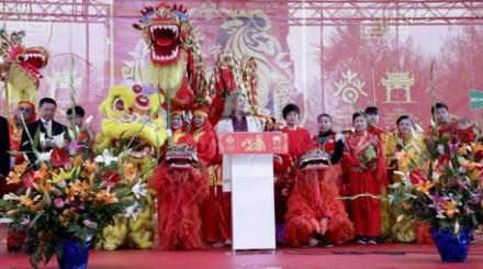 中国侨网图中发言者为西班牙经济、就业和财政部长恩格拉西亚·伊达尔戈 。(西班牙欧浪网)