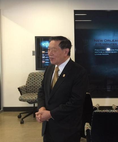 中国侨网李昌钰15日在康州办公室接受采访,提到陈建生案。(美国《世界日报》/魏碧洲 摄)
