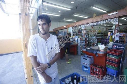 中国侨网事发超市的员工阿兰纳瓦罗(阿根廷华人网)