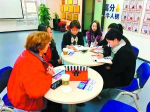 中国侨网建议考生多与专业老师沟通,随时留意是否有新的考位放出。