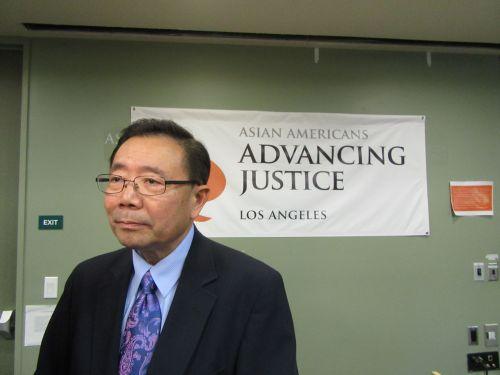 中国侨网AAAJ总裁兼执行总监郭志明表示“明白你的权利”最重要。(美国《侨报》/翁羽 摄)