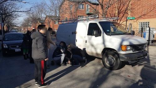 中国侨网芝加哥华埠发生离奇车祸,一华裔妇女被丈夫撞死。(美国《世界日报》)