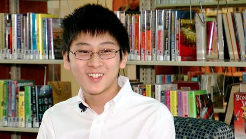 中国侨网15岁的华裔学生William Wang成为最年轻ACT测验满分学生。(美国《世界日报》援引KJRH电视台)