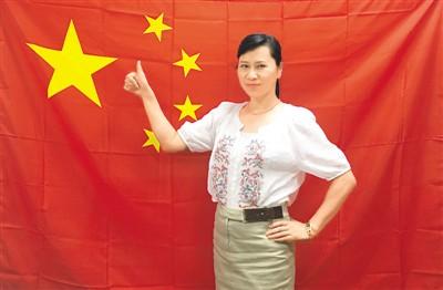 中国侨网图为缪玉为祖国点赞。