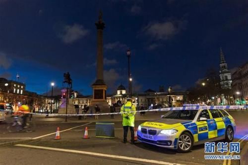 中国侨网3月22日，在英国伦敦，警察封锁通往议会广场的道路。