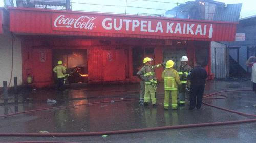 中国侨网受灾华人商店。(巴新华助中心供图)