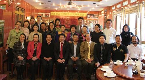 中国侨网会后合影留念。 (《欧洲时报》德国版/陈磊 摄)