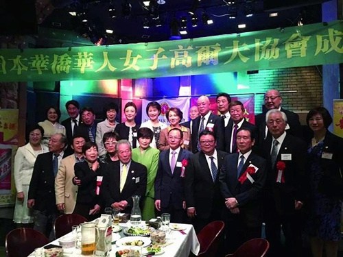 中国侨网合影。(日本《中文导报》)