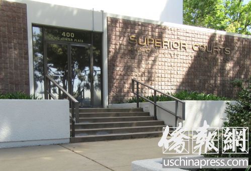 中国侨网泰裔嫌犯豪尔在波莫纳高等法院首次过堂。(侨报记者翁羽摄)