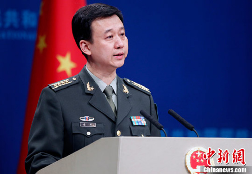 中国侨网3月30日下午，中国国防部新闻发言人吴谦回答记者提问。中新社记者 宋吉河 摄
