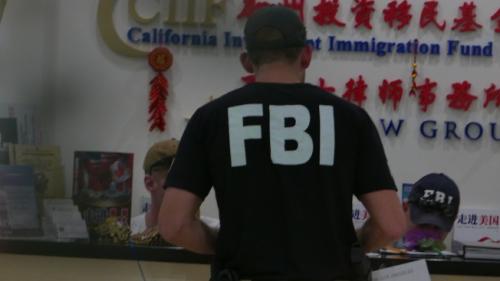 中国侨网联邦机构突袭搜捕华人移民诈骗机构。(美国《世界日报》/李雪 摄)