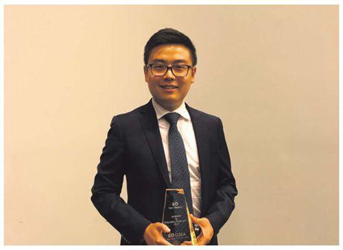 中国侨网姜方洲在国际杰出学生企业家大赛新西兰决赛中夺冠。（新西兰中文先驱报）