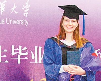 中国侨网2007年春季，马兰在清华大学攻读硕士学位毕业。  　　资料图片