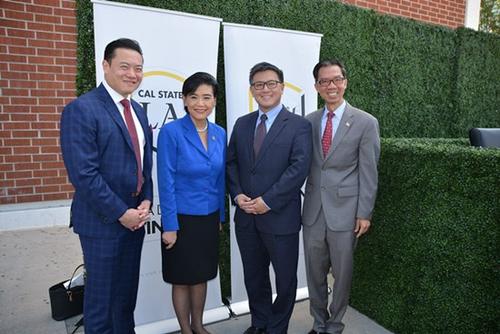 中国侨网南加州四华裔民选官员,(左起)陈立德、赵美心、江俊辉、周本立,携手推动联邦和加州议会修法,保护航空消费者的权益。(美国《世界日报》/丁曙 摄)