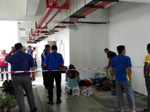中国侨网死者坠楼身亡后，被路过学生发现。（马来西亚《中国报》）