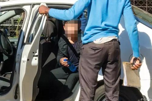 中国侨网4月21日,中国驻南非大使馆警务联络组协助南非约翰内斯堡警方破获华商仓库被抢案。(南非华人网)