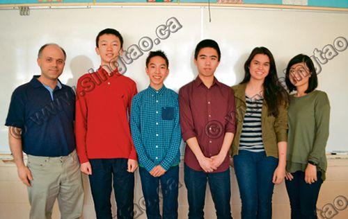 中国侨网左起：科学老师博格斯(Danny Borges）、赵宏洋、曹泽霖、丁兹元、哈维和梁雅丽老师合照。（加拿大《星岛日报》  熊维瑛摄） 