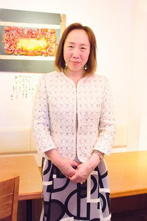 中国侨网刘女士在“一味玲玲”新桥2号店。(日本新华侨报网)