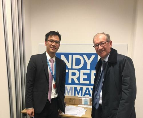 英国“第一先生”与华人议员联手为保守党拉票 - 1