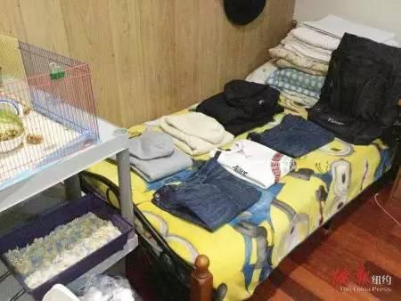 中国侨网范洋浦家属表示其热爱公益,常将旧衣物收集起来送给慈善机构。(范杨浦家属提供)