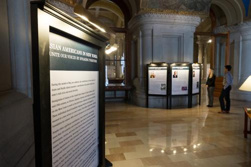 中国侨网纽约州政府“亚裔美国人在纽约:同声共语”主题展开幕。(美国《世界日报》/州长办公室提供)