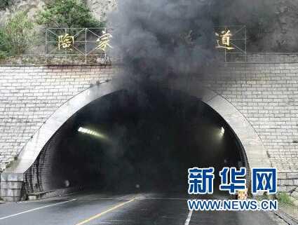 中国侨网这是5月9日拍摄的威海交通事故现场(手机拍摄)。