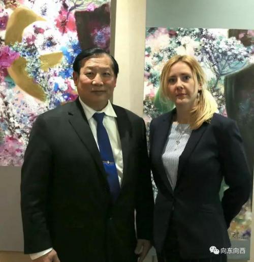 中国侨网法国国会议员华人竞选人蔡垂彪和他的候补竞选人胡赛乐。(法国《欧洲时报》/孔帆 摄)