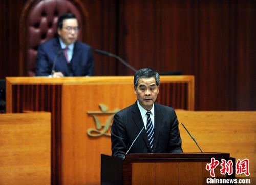 中国侨网资料图片：香港特区行政长官梁振英。中新社记者 谭达明摄