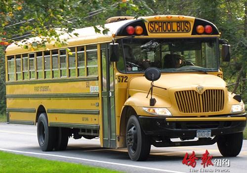 中国侨网资料图:郑先生驾驶的校车11日遭遇车祸。(美国《侨报》图片)